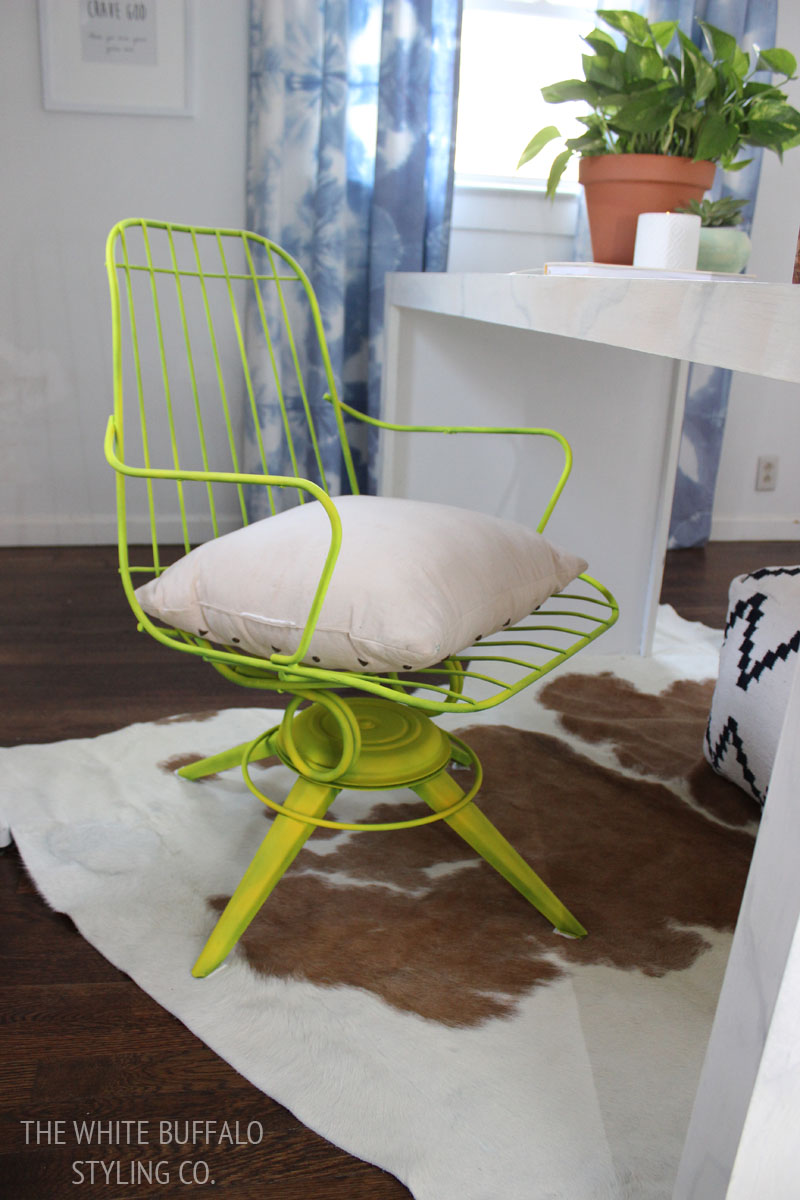 neon-vintage-wire-chair