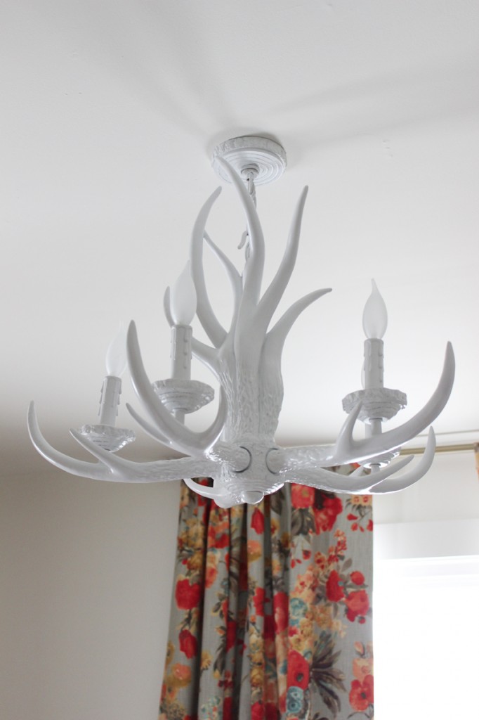 modern-white-antler-chandelier