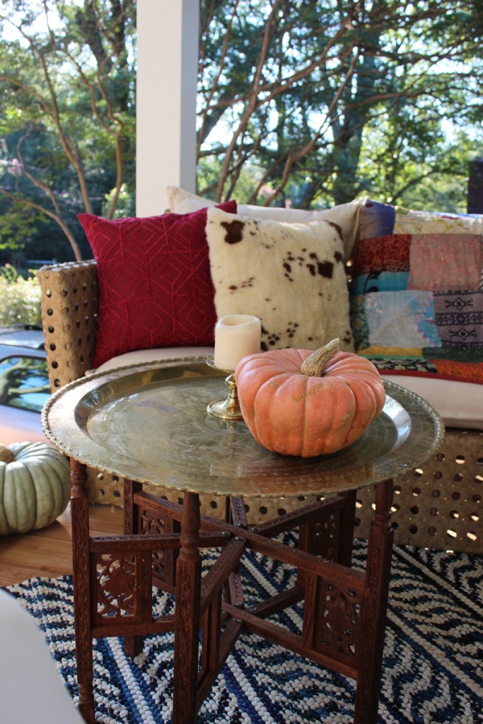 outdoor-fall-decorating