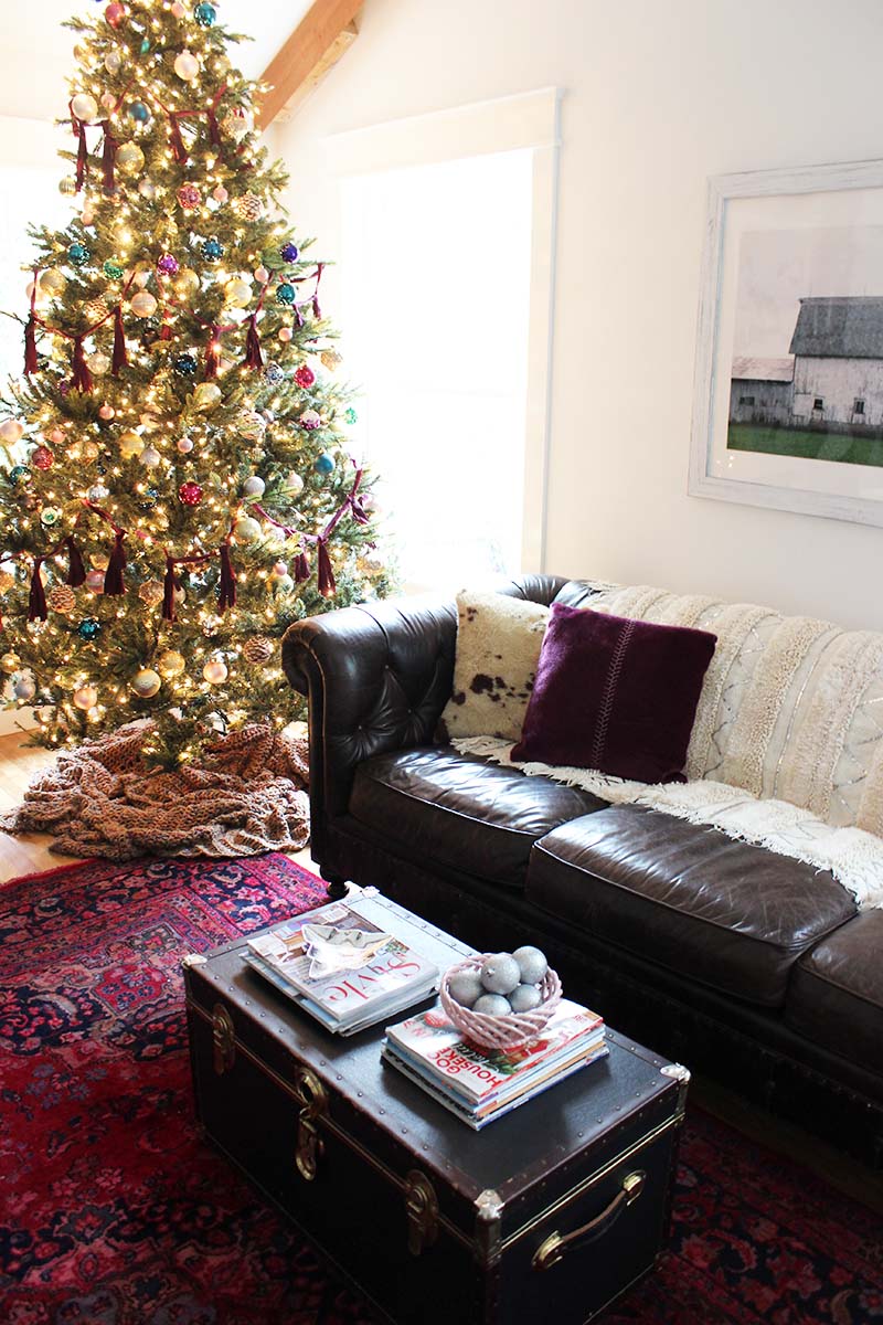 holiday-living-room-styling